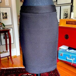 Banana Republic Black Pencil Chevron-Pattern Skirt Knee-Length Size 4 BNWT!!